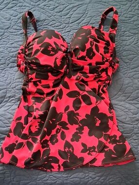 Soma 34DD Red and Black Floral Swim Top NWOT